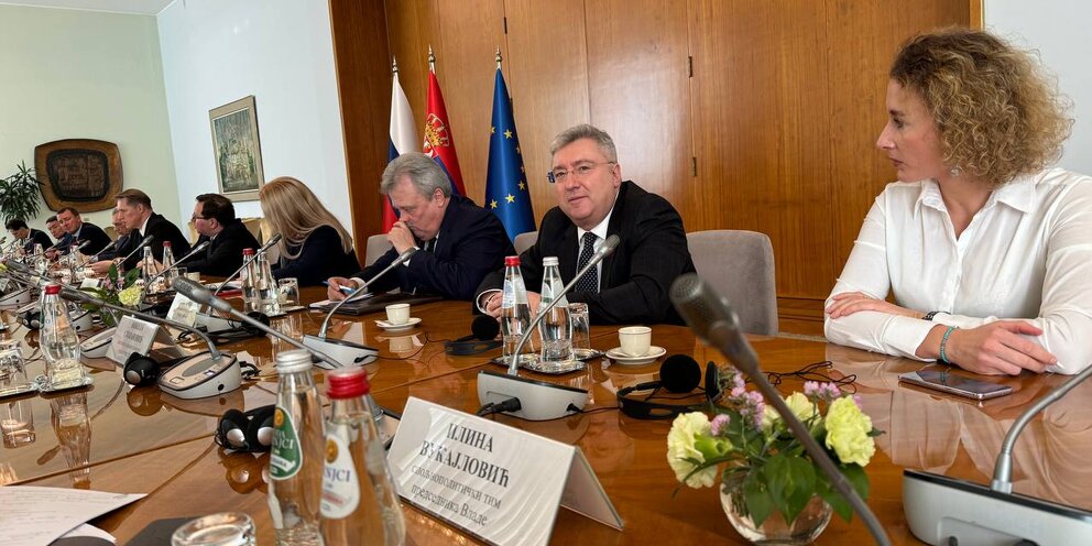 сербия выступила. сербия поддержка украины. косово и россия. митинг в сербии в поддержку украины. граница сербии и косова.