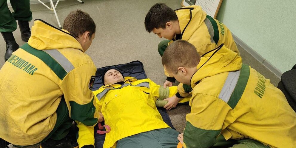 первая мед помощь при травмах и повреждениях. порядок оказания первой медицинской помощи пострадавшему. первая медицинская помощь место оказания. первая медицинская помощь место оказания. правила оказания первой медицинской помощи.