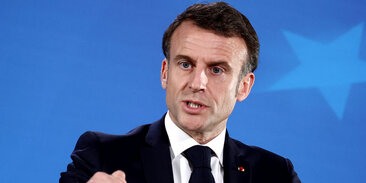 мочь допустить