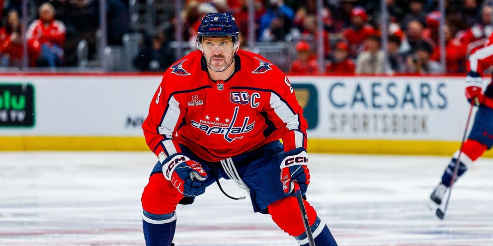 Когда овечкин выйдет на лед. Когда овечкин выйдет на лед. Овечкин нхл вашингтон кэпиталз. Вотки аспена 2011 года хоккеистов. Овечкин.