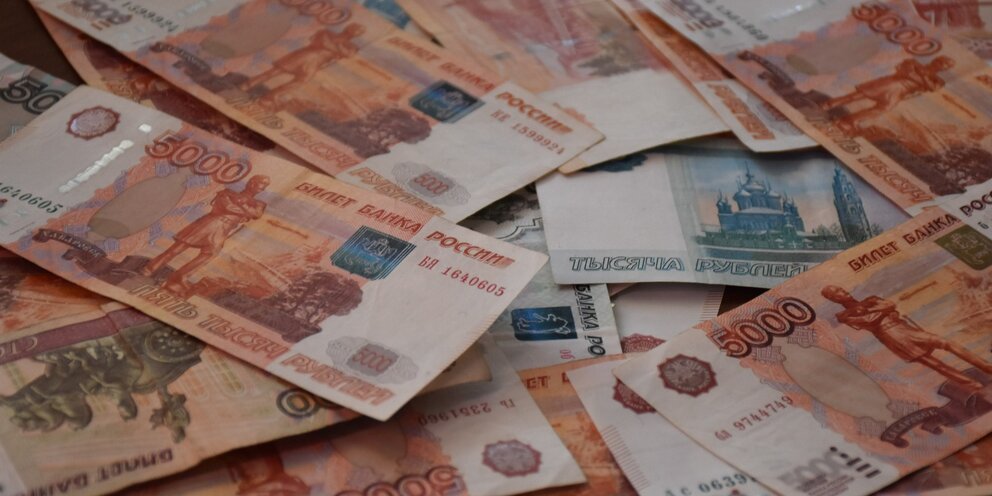 Не платят зарплату. Алексей офисный работник. Офисный работник. Заработная плата. Руководитель с подчиненными.