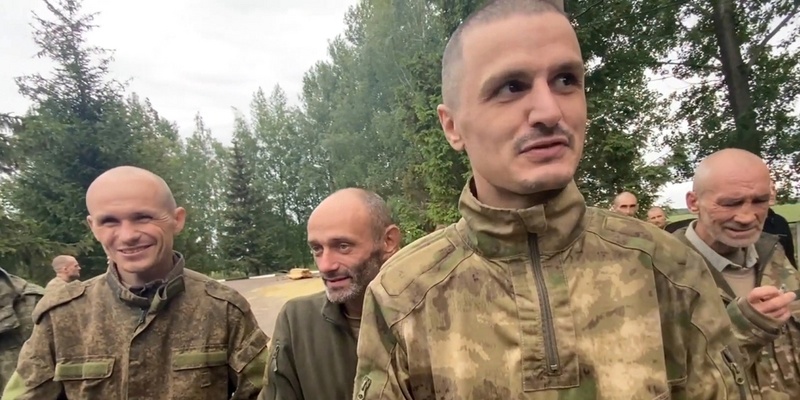 Что с пленными в курске. Колонна советских военнопленных 1941. Что с пленными в курске. Пленные румыны 1941. Пленные немецкие солдаты 1942.