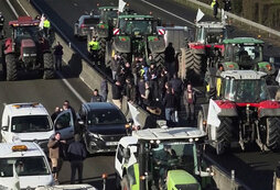забастовка в европе сейчас. забастовка в европе сейчас. протесты в мадриде сейчас. забастовки в европе 2022. забастовки фермеров в европе.
