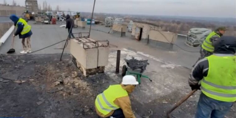 Работа здание. Ремонт в квартире. Ремонт луганск. Ул. Луганск ремонт 2023.