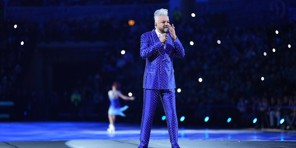 талант оратора. поменьше пафоса господа все мы тут на любителя. поменьше пафоса. люблю простых людей цитаты. говорить с пафосом.