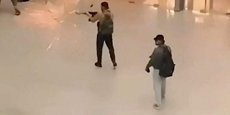 Ничего не дышу, ничего не вижу. Три обезьянки мидзару. Девушка на пороге. Вижу не подам. Рисунок на тему равнодушие.