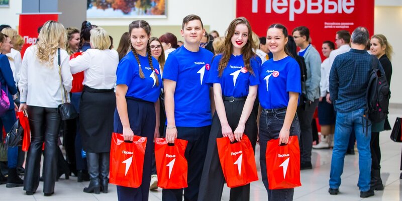 15 тысяч человек фото. 20 тысяч человек. Команда 1000 человек. Митинги москва вид сверху. 20 тысяч человек.