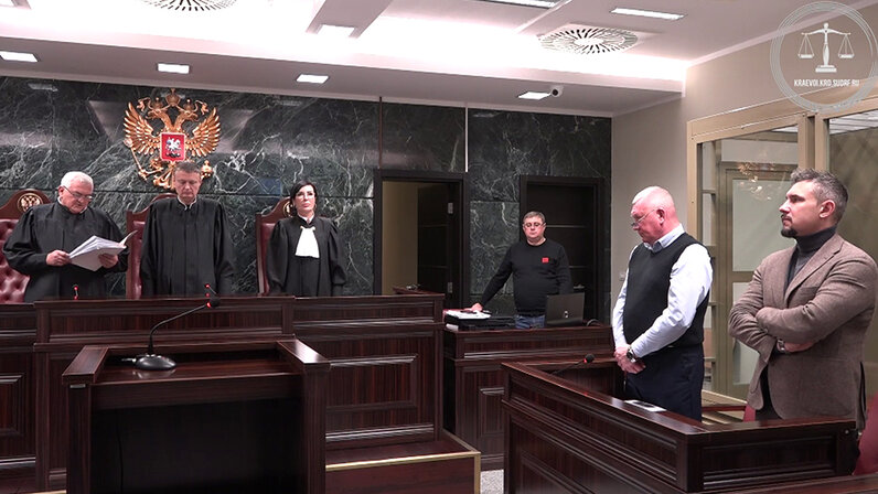 девушка инициатор. шантаж и угрозы - социальные опасности. статья за шантаж и угрозы наказание. национальный шантаж. соучастие в преступлении иллюстрация.