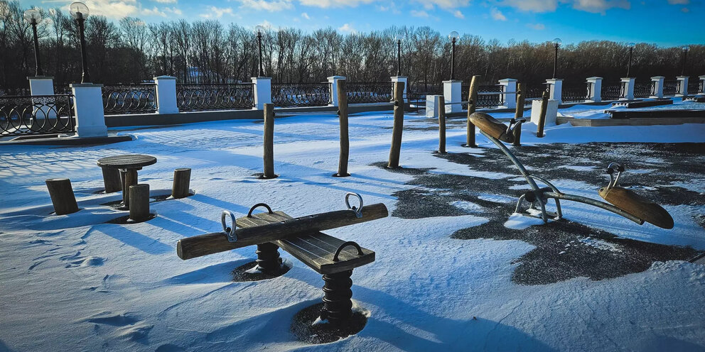 Повреждения после дтп авто. Немного разбить. Разбитый айфон. Сломанная машина. На могиле the fading sun.