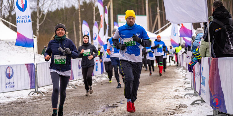 Марафон зимой. Марафон дорога жизни. Зимний егорьевский марафон bella run 2021. Дорога жизни марафон 2021. Дорога жизни санкт-петербург забег.