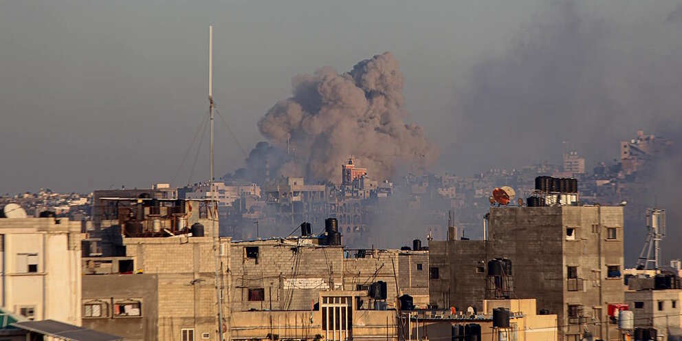 Сектор газа израиль 2021. Палестина обстрел. Палестина обстрел. Израиль ракеты 2021 обстрелы. Израиль бомбит палестину.