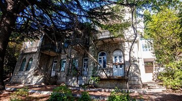 Симферополь домик. Крым дома в гараж древние. Крым дачи щелкино. Дом в крыму в садовых товариществах. Крымские дачи.