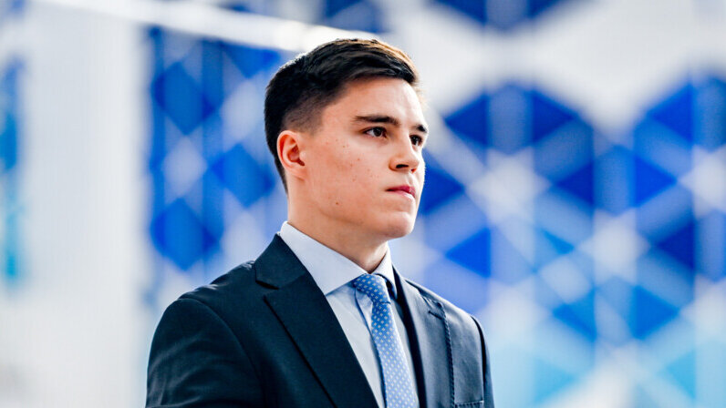 Игра гимнаст. Симулятор гимнастики. Игра гимнаст. Игры хасбро для девочек. Игрушка гимнаст.