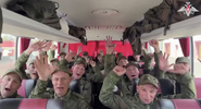 Опубликованы кадры возвращения российских бойцов из&nbsp;украинского плена|