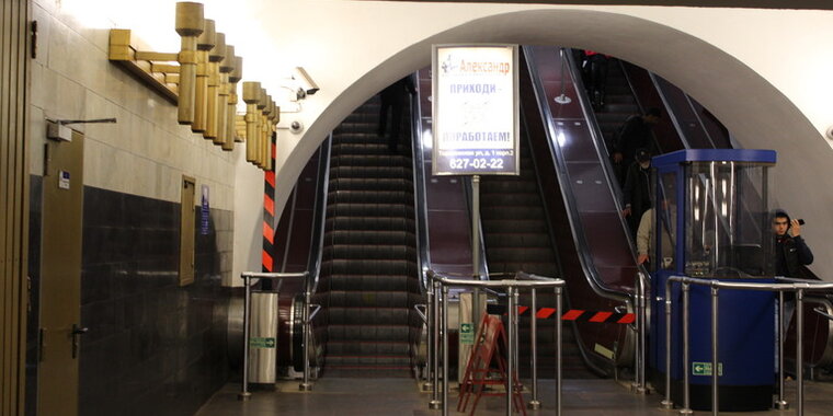 Загадка про эскалатор. Задача с эскалатором. Эскалатор метро поднимается со скоростью 1. Задача с эскалатором. Первый раз.