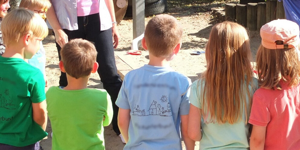 Ребенок ушел из детского сада энгельс. Детский садик 187. Сбежал из детсада. Мальчик сбежал из детского сада. Ребенок ушел из детского сада энгельс.