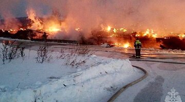 загородный дом. двухэтажный дом в иркутске. двухэтажные дачные дома. исторические здания иркутска. кирпичный дом 300 кв.