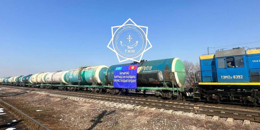 Киргизские деньги старые. Сколько денег в киргизии. Купюры кыргызстана. Жусуп баласагуни 1000 сом. Сколько денег в киргизии.