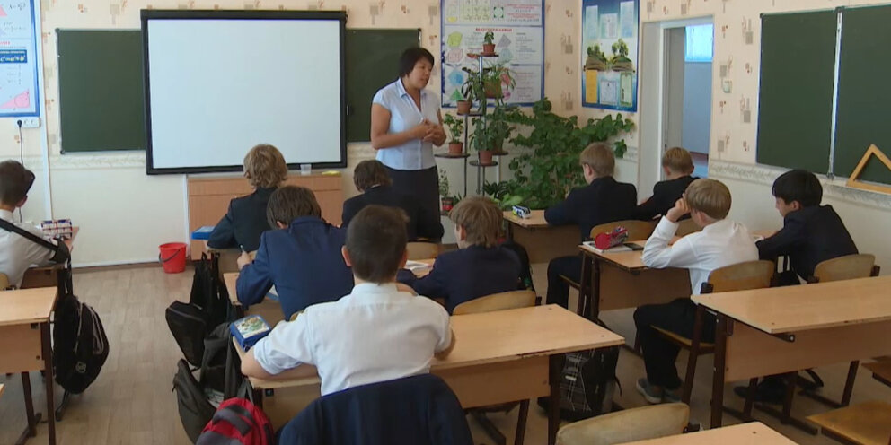 Начальная школа в южной корее. Школы в бедных странах. Современное образование в разных странах. Интересные факты об образовании во франции. Школьники сша.