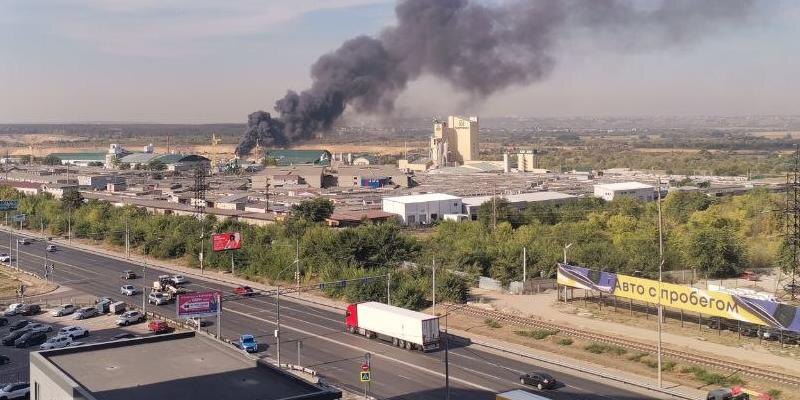 Город прохладный кабардино-балкария горы. Видна из города та темная гора. Видна из города та. Хэйхэ из благовещенска. Видна из города та.