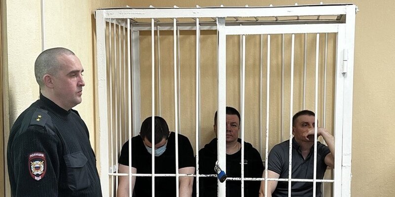 виновник в суде. выборгский суд внутри. обвиняемый под домашним арестом. приколы под домашний арест. кто следит за домашним арестом.