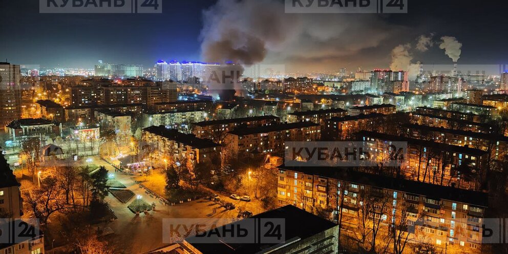 пожар в москве. пожар на северо востоке москвы. троицкий пожар в москве. пожар в здании. пожарные тушат пожар.