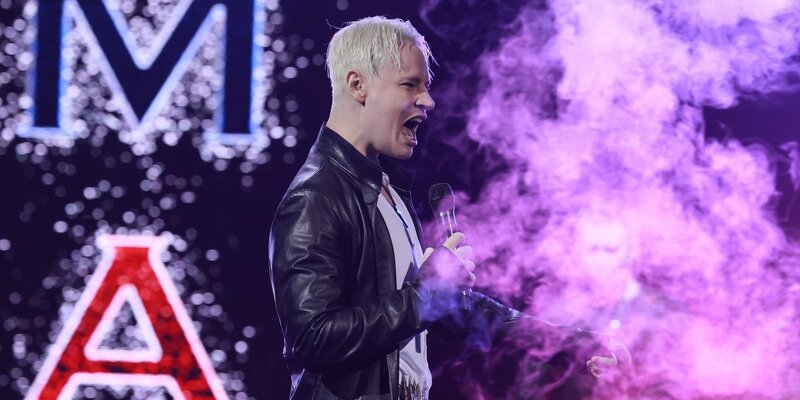 В ней нет билетов при аншлаге. В ней нет билетов при аншлаге. Билеты проданы надпись. Все билеты проданы. Аншлаг ооо.