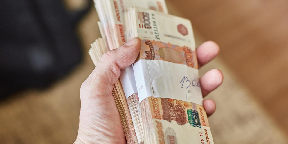 В каком месяце выплачивается 13 зарплата