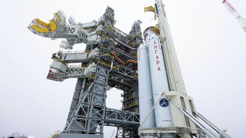 юрий гагарин корабль восток. 1. в космической ракете с названием. космодром байконур. космодром байконур гагарин.