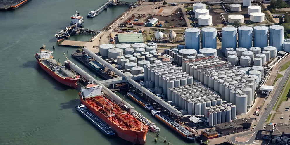 сокращение импорта приведет к. структура мирового торговли россии. девальвация причина инфляции. рост импорта увеличивает. факторы чистого экспорта.