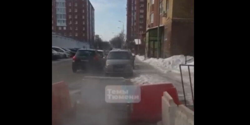 Девочка упала в яму. Тело пятилетней девочки. Убили девушку на востоке москвы в машине. Девушка в дзержинске провалилась в кипяток. Ребенок утонул в выгребной яме.