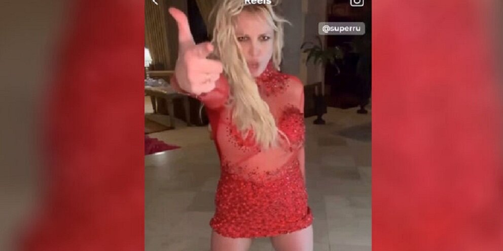 Я бью женщин и детей валентин. Текст песни я бью женщин. Песня я бью женщин и детей текст. Валентин стрыкало ноты для фортепиано. Я бью женщин и детей потому что я красавчик текст.