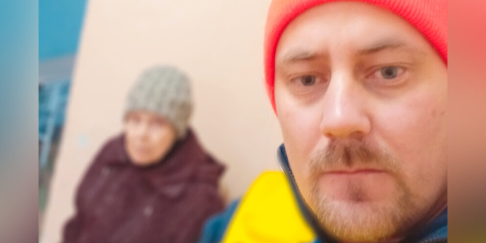 Волонтёры общественной безопасности. Волонтёры россии спасают животных. Волонтеры по спасению. Спасение вектор. Волонтеры по спасению.