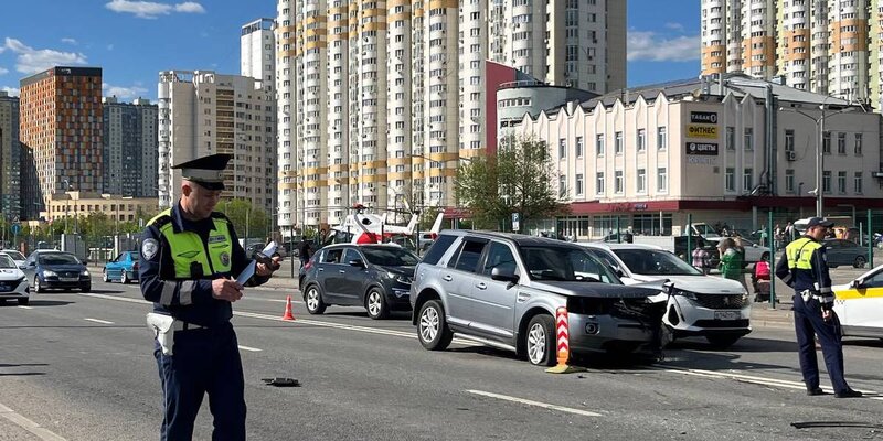 Дтп с участием автобуса на западе москвы. Дтп бунинская аллея. Дтп бунинская аллея. Запад москвы происшествия. Запад москвы происшествия.