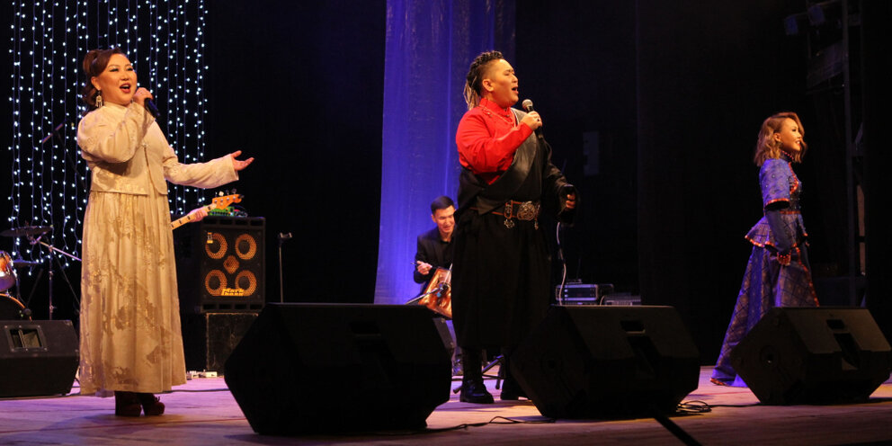 Ансамбль танца сибири поет. Александровцы ансамбль. Ансамбль моисеева концерт 2019. Академический ансамбль в кирове. Ансамбль моисеева фото.