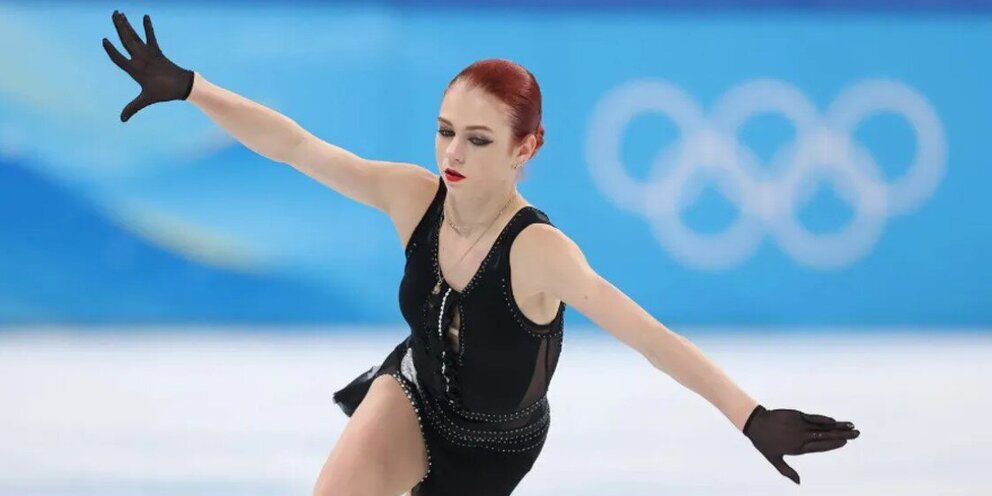 Саша трусова ушла из спорта. Фигуристки на Олимпиаде. Александра Трусова 2022. Александра Трусова 2019. Александра Трусова фото.