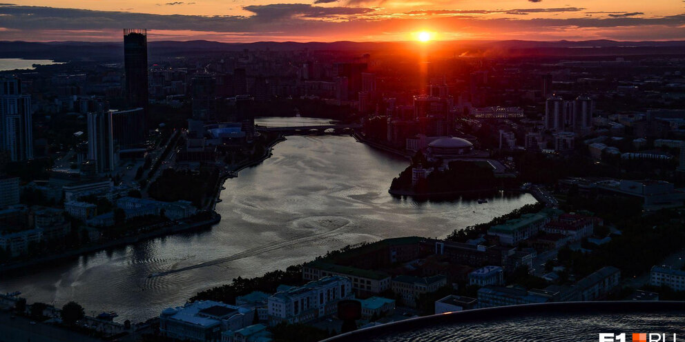 3 часа на солнце. В 7 часов утра солнце бывает на. 3 часа на солнце. Безопасное время для загара. Ориентирование по солнцу.