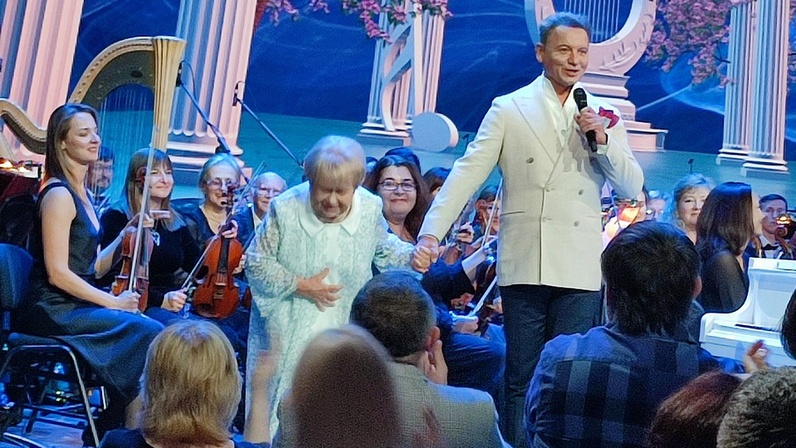 Л к музыка. Л бетховен сурок текст. Детская полька ноты. Учебник по музыке начальная школа. Творчество льва ошанина.