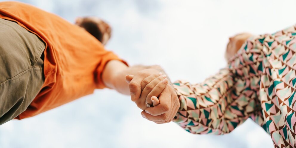 безопасность в лифте. безопасность при общении с незнакомыми людьми. знак не открывать дверь незнакомым людям. не садись в чужую машину. поведение при общении с незнакомым человеком памятка.