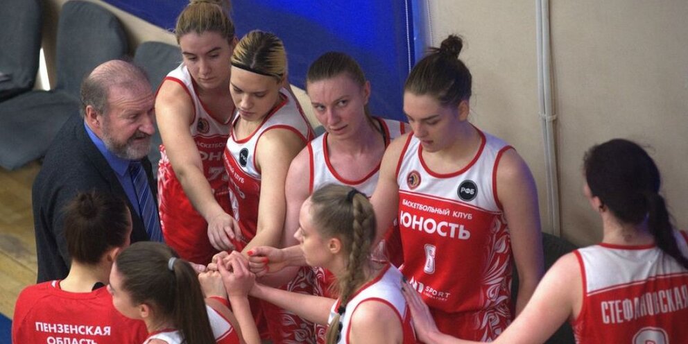 образ вырвать. шон лоренцо художник. огонь в руке. человек рассыпается. образ вырвать.