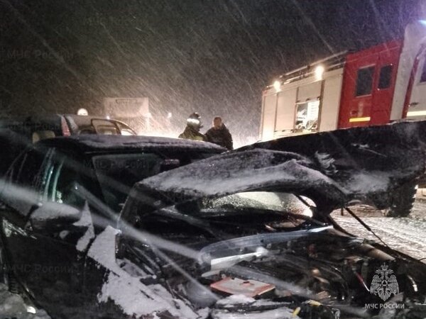 Происшествия в калужской обл медынь. Авария в медыни калужской области. Дтп в медынском районе калужской области. Дтп медынь. Авария шакман вольво медынь.