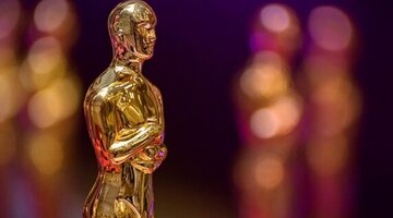 оскар (кинопремия, 2023). актёр состатуэткой оскар. свадьба. премия оскар. оскар 20 дней.