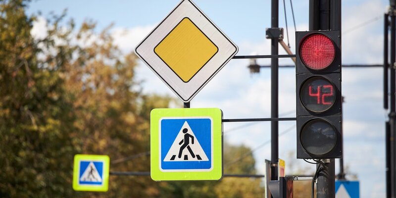 Перекресток режим работы. Ищем сотрудников перекресток. Форма работника магазина перекресток. Перекресток работа 01. Старший кассир перекресток.