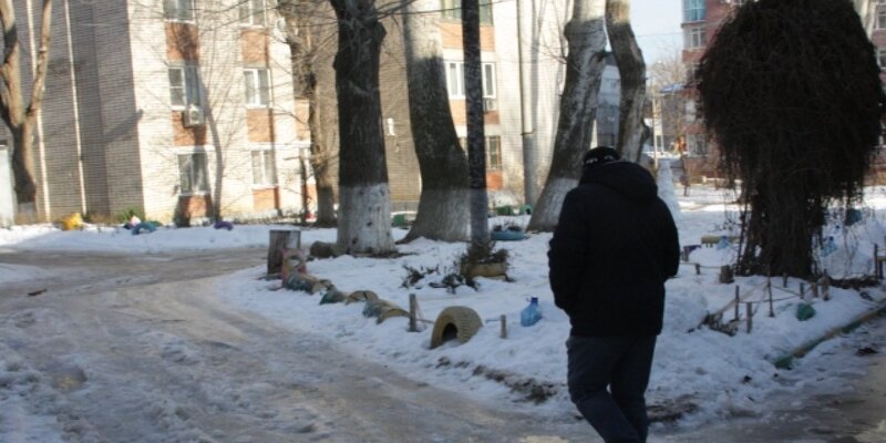 Женская ревность. Сталкинг преследование. Женщина завидует. Следит бывший парень. Не следите за мужчиной.