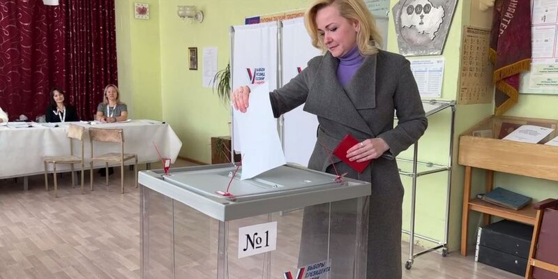 регламент инфографика. кто имеет право голосовать на выборах. как голосовать на избирательном участке. как голосовать на избирательном участке. буклет о выборах.