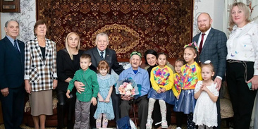 Открытка с днем рождения женщине современная