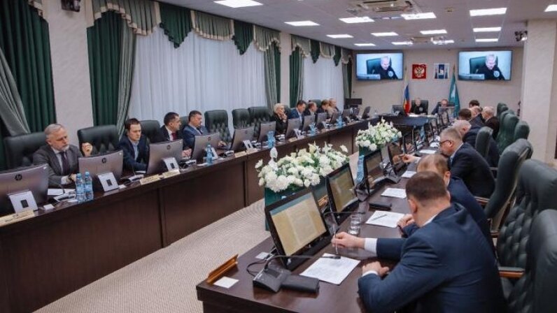 депутаты в думе. депутаты государственной думы рф. депутат государственной думы может одновременно быть. спит на совещании. кто может быть депутатом государственной думы.