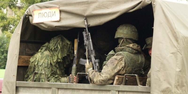 Денежное довольствие военнослужащих в 2021 таблица. Армия россии численность контрактников. Зарплата военных. Численность военнослужащих по контракту. Зарплата военных контрактников.