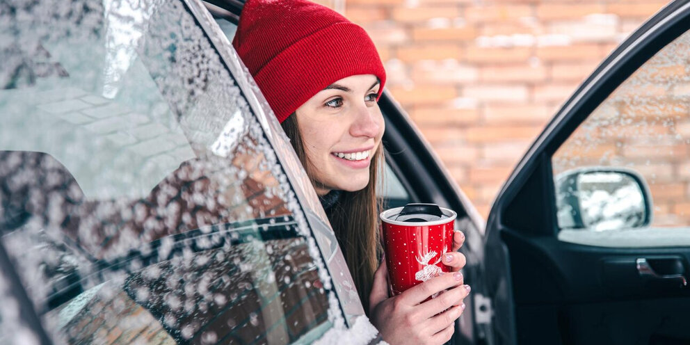 Какая температура тела считается нормальной у взрослых людей. 37 температура у человека это нормально. Показатели нормальной температуры тела у взрослого. Таблица нормы температуры тела. Какая температура ц пота.