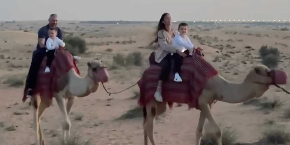 Дождаться показывать. Солдат обнимает. Девушка ждет солдата. Дождаться показывать. Дождаться показывать.